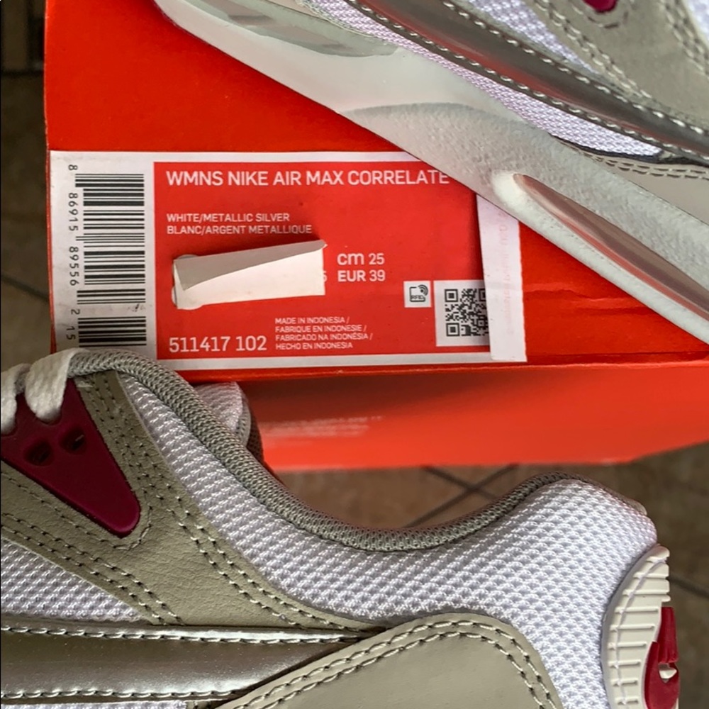 WMNS NIKE AIR MAX CORRELATE White/Metallic Silver - Picture 12 of 16